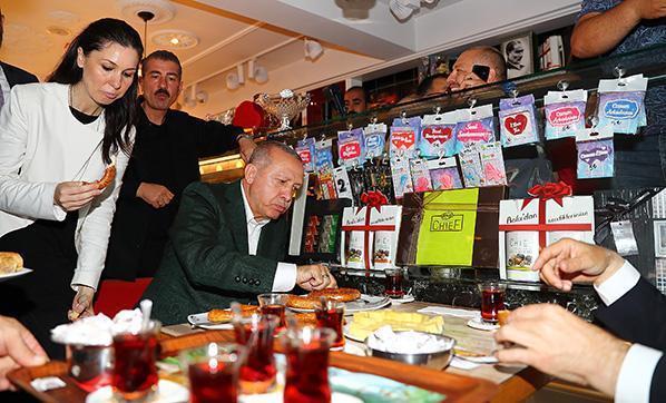 Erdoğan’dan mitinge gelen geline sürpriz hediye