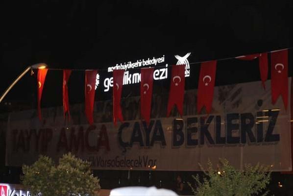 Cumhurbaşkanı Erdoğan, Tayyip amca çaya bekleriz pankartına kayıtsız kalmadı