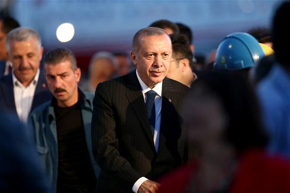 Türkiye için tarihi gün Erdoğanın uçağı üçüncü havalimanına indi