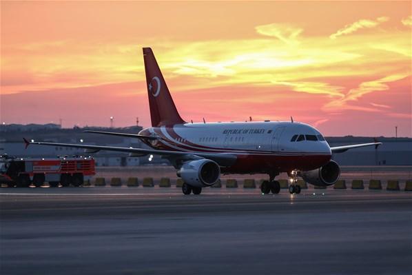 Türkiye için tarihi gün Erdoğanın uçağı üçüncü havalimanına indi