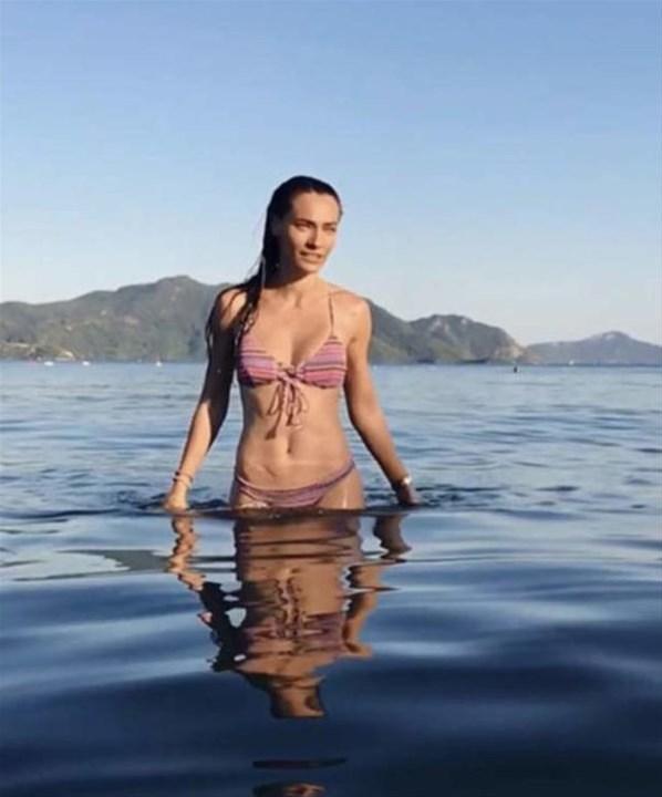 Saadet Işıl Aksoy Bond kızı paylaşımıyla sosyal medyayı salladı