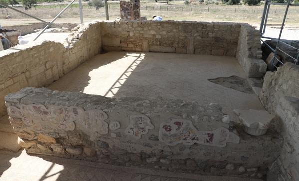 2 bin yıllık mozaikli villa bulundu