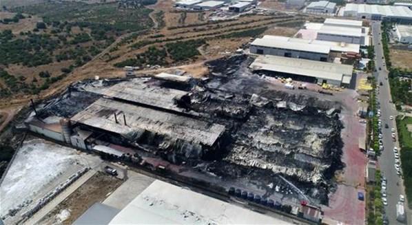 Antalya OSB’de 19 bin metrekarelik fabrika küle döndü
