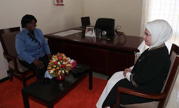 Emine Erdoğan, Zambiya Cumhurbaşkanının eşi Esther Lungu ile  görüştü