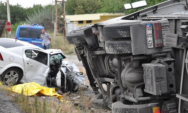 Konyada otomobil TIRla çarpıştı: 1 ölü, 3 yaralı