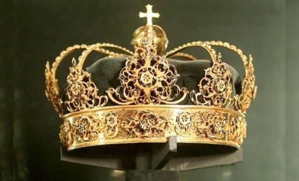İsveçte kraliyet tacı ve asası Katedral Müzesinden çalındı