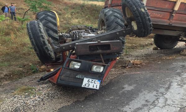 Bilecikte otomobille traktör çarpıştı: 1 ölü, 2 yaralı