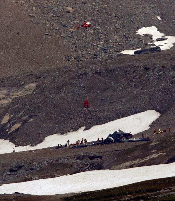 20 kişilik uçak Alp Dağlarında düştü Kurtulan yok