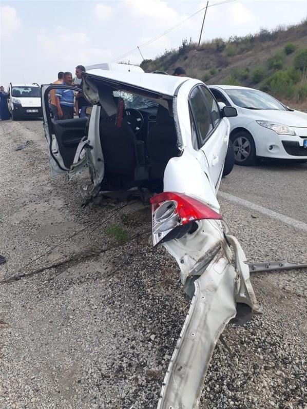 Adanada otomobil ile minibüs çarpıştı: 16 yaralı