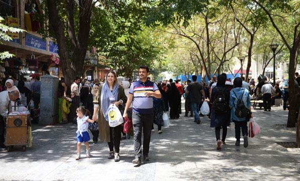 İranda halk rafları boşaltıyor
