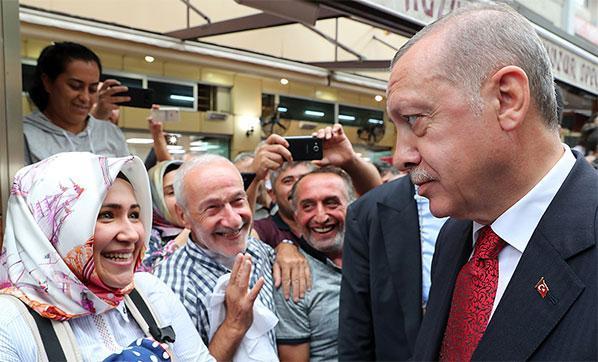 Cumhurbaşkanı Erdoğan Rizede kafede vatandaşlarla sohbet etti