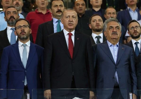 Cumhurbaşkanı Erdoğan Rizede kafede vatandaşlarla sohbet etti
