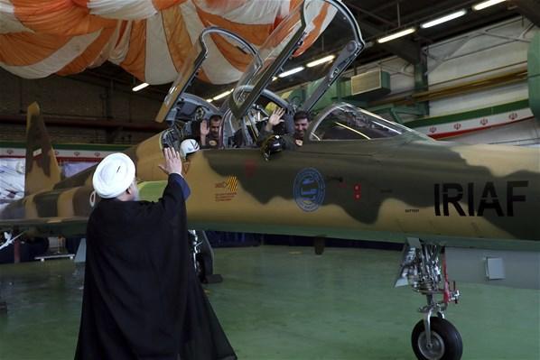 İran yüzde 100 yerli savaş uçağını tanıttı Ruhani: Türkiye ile birlikte...