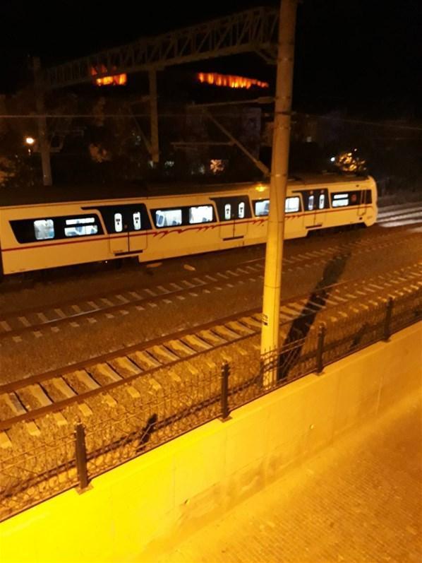 İzmirde tren seferinde arıza nedeniyle yolcular tahliye edildi