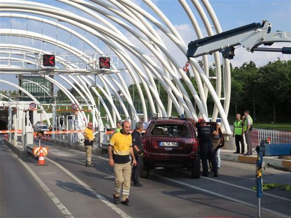 Avrasya Tüneli girişinde kaza 3 gişe trafiğe kapatıldı