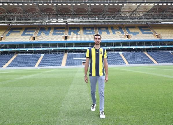 Fenerbahçe Harun Tekinle 3+1 yıllık sözleşme imzaladı