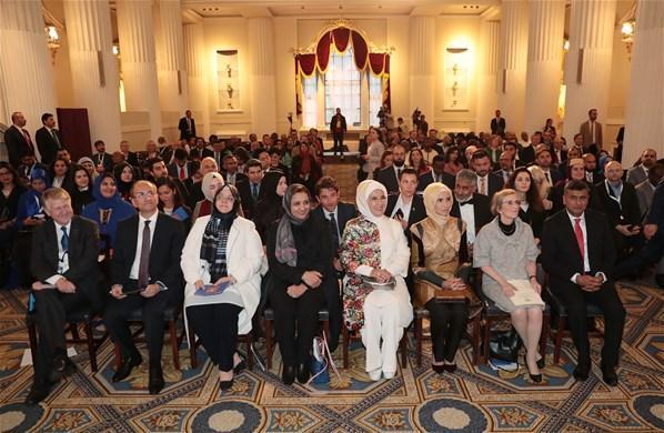 Emine Erdoğana Londrada insani hizmet takdir ödülü