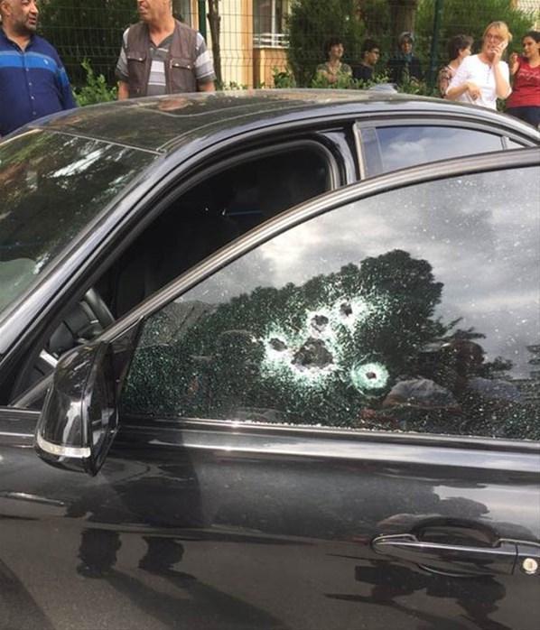 İstanbulda lüks otomobile silahlı saldırı
