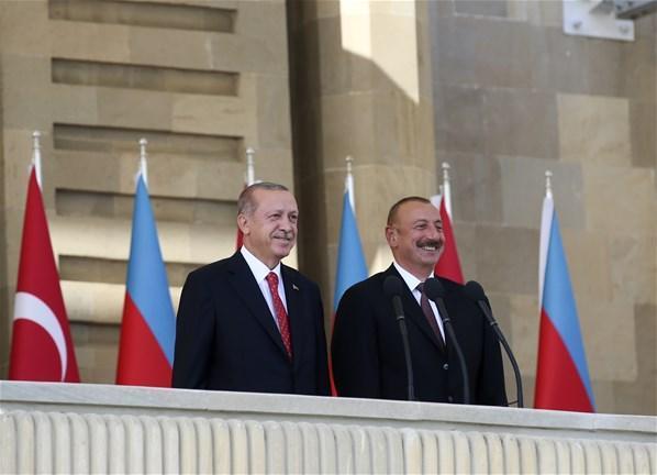 Cumhurbaşkanı Erdoğan Baküde Ermenistana flaş mesaj