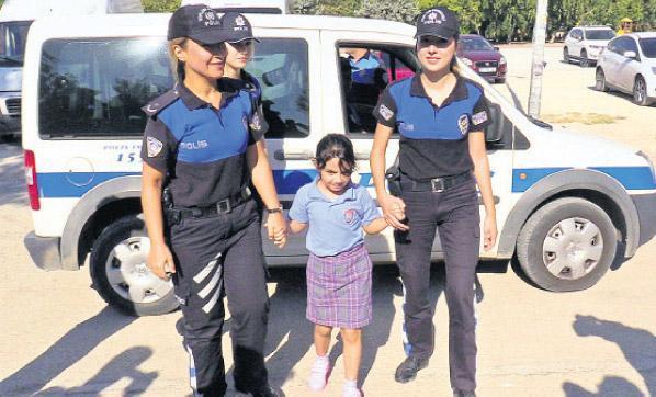 Şehit kızını okula polis korteji bıraktı