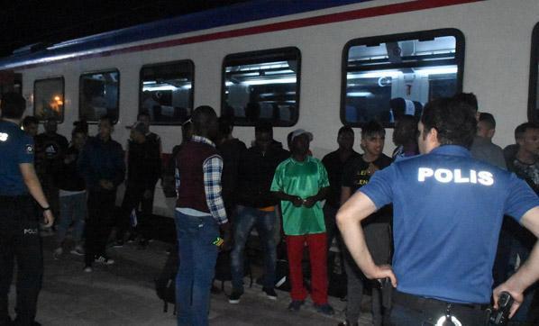 İstanbuldan gelen yolcu treninde 57 kişi yakalandı