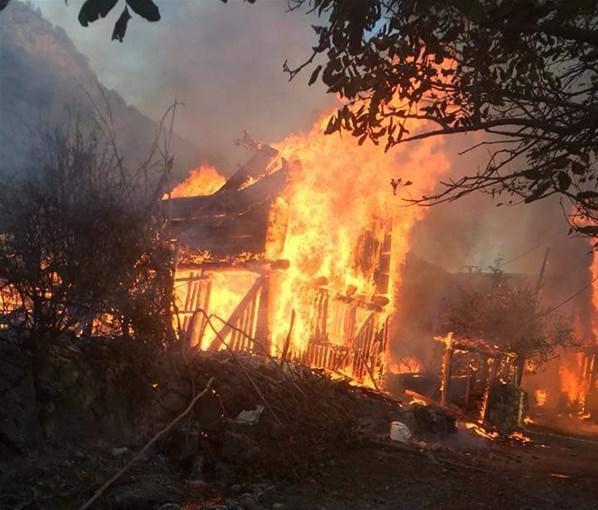 Kastamonuda çok sayıda ev yandı