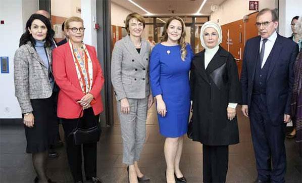 Emine Erdoğan, Berlin Charite Hastanesini ziyaret etti
