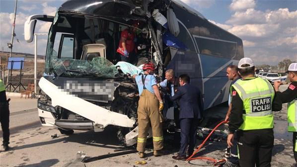 Balıkesirde yolcu otobüsü kaza yaptı