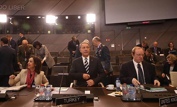 Milli Savunma Bakanı Akar NATO toplantısında