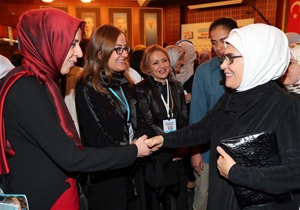 Emine Erdoğan, AK Partili kadınlarla bir araya geldi