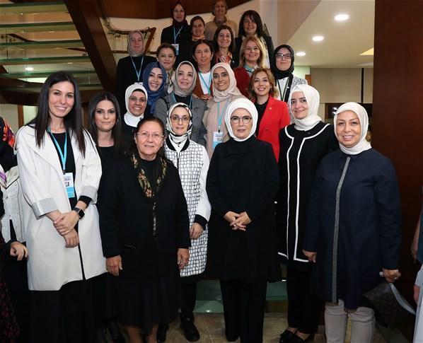 Emine Erdoğan, AK Partili kadınlarla bir araya geldi