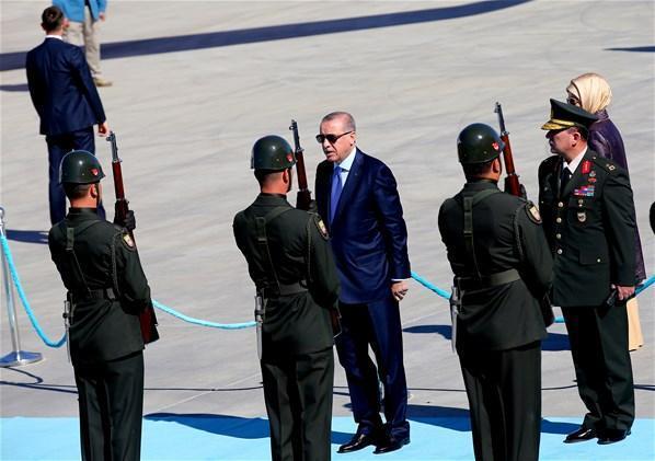 Cumhurbaşkanı Erdoğan, Macaristanda törenle karşılandı