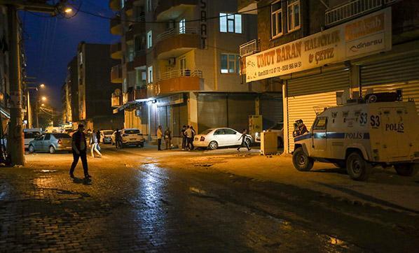Son dakika... Diyarbakırda esnaflar arasında silahla kavga: Ölüler var