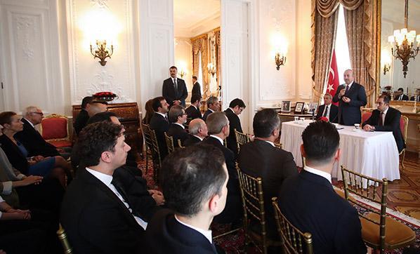 Dışişleri Bakanı Çavuşoğlu İngiltere’de Türk STK temsilcileriyle buluştu