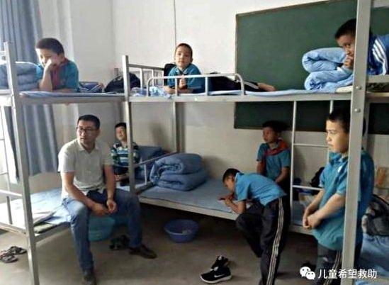 Uygur Türklerini kamplara götürüyorlar