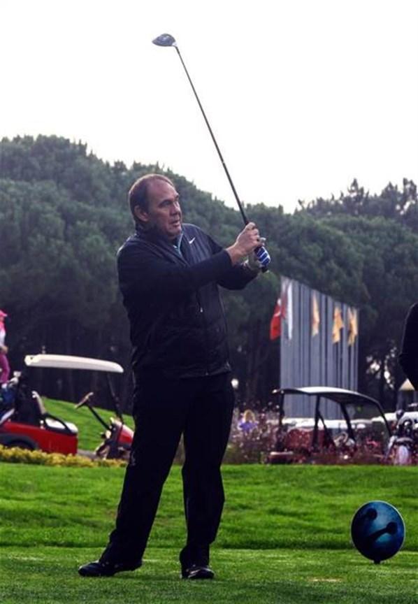 Dışişleri Bakanı Çavuşoğlu ile TFF Başkanı Demirören golf oynadı