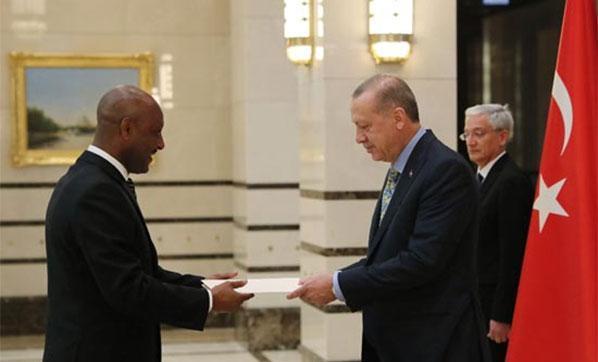 Dört ülkenin büyükelçisinden Cumhurbaşkanı Erdoğana güven mektubu