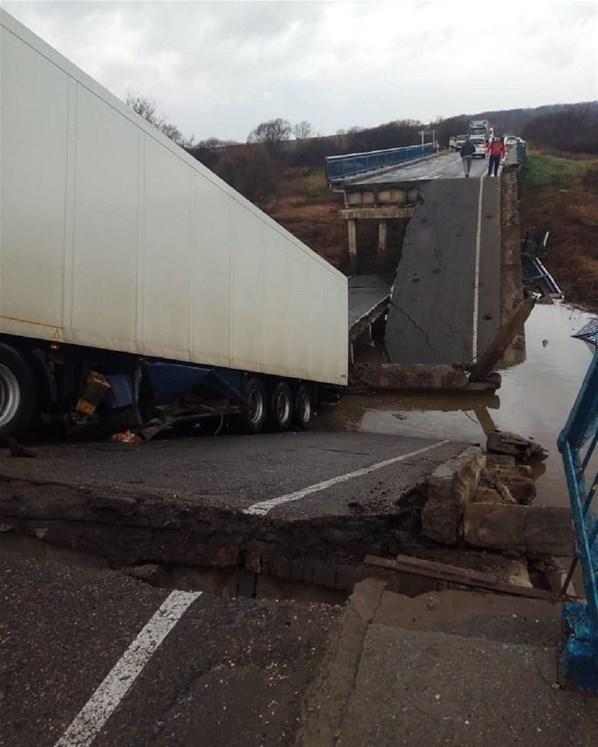Rusyada köprü çöktü: 1i çocuk 2 kişi öldü