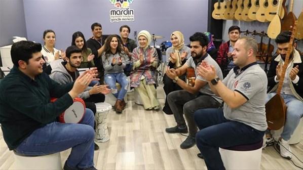 Emine Erdoğan, Mardinde gençlerle bir araya geldi
