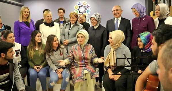 Emine Erdoğan, Mardinde gençlerle bir araya geldi