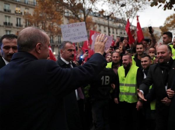 Cumhurbaşkanı Erdoğana Pariste sevgi gösterisi