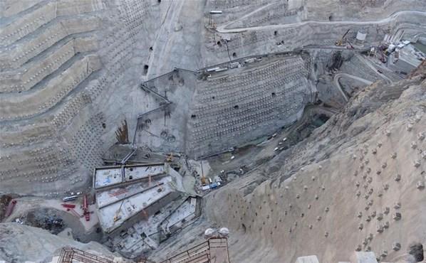 Türkiye’nin en yüksek barajının inşaatı sürüyor