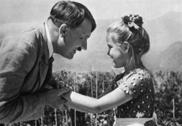 Hitlerin Yahudi kızla çekilen bu fotoğrafı açık artırmaya çıkıyor