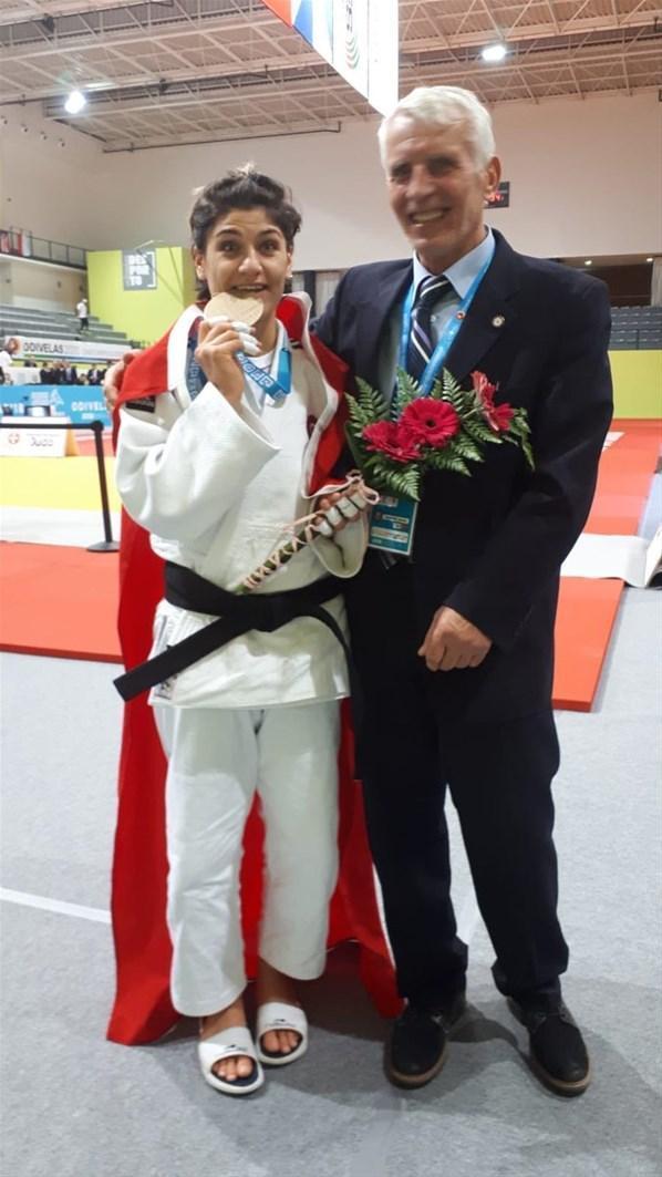 Milli judocu Zeynep Çelikten tarihi altın madalya