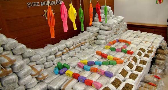 Polise 20 bin TL rüşvet teklif edince uyuşturucu taşıdığı ortaya çıktı