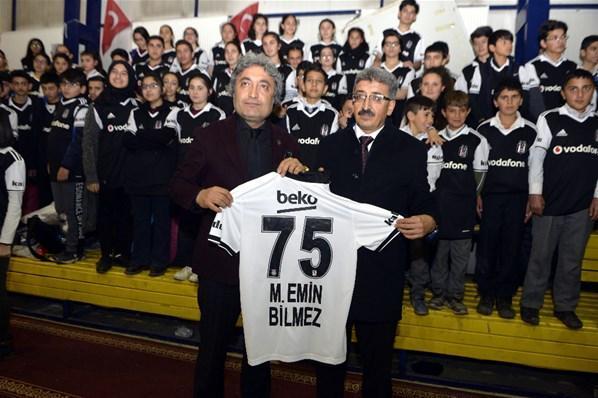 Beşiktaştan Ardahanlı öğrencilere 3 bin forma