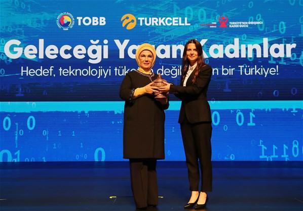 Emine Erdoğan: Teknolojiyi tasarlayan ve üreten olmak en büyük hedefimiz