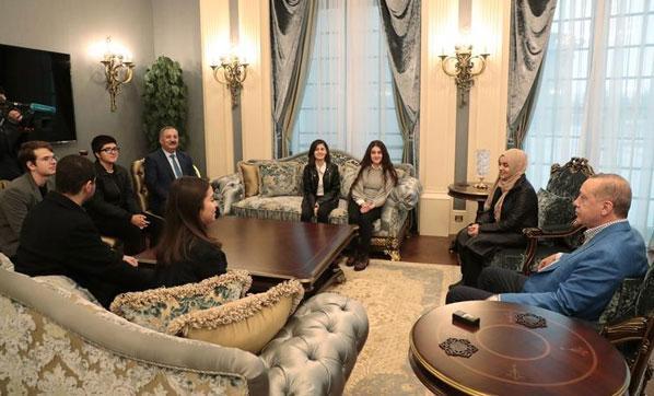 Cumhurbaşkanı Erdoğan, gençleri Külliyede ağırladı