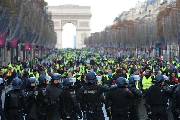 Fransada gözaltı sayısı 700e yükseldi
