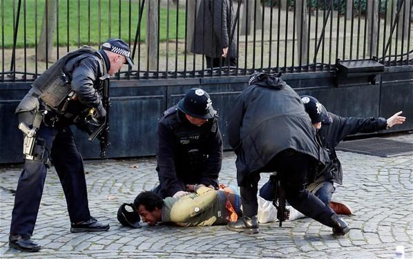 Son dakika... Parlamento binasında kaos İngiliz polisi...